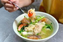 Nơi nào ở TP.HCM được mệnh danh con đường sủi cảo?