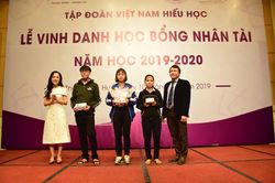Giáo dục Giáo dục Vinh danh Học bổng Nhân tài