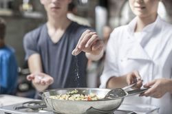4 mối nguy hiểm khi người Việt ăn quá mặn