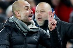 Man City thua, Guardiola mỉa mai trọng tài vì giúp Liverpool thoát hai quả penalty