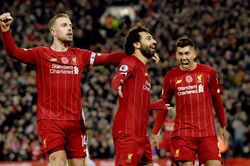 Đè bẹp Man City 3-1, Liverpool 'cô độc' trên đỉnh