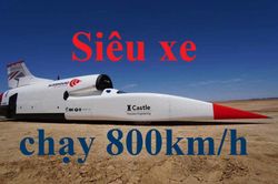 Siêu xe lai tàu vũ trụ phóng như tên bắn trên sa mạc