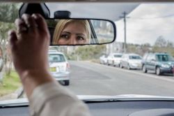 Cách chỉnh gương chiếu hậu để thoát khỏi điểm mù chết người của ô tô