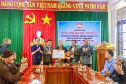 Tặng 4 căn nhà tình thương cho hộ nghèo ở huyện Triệu Phong