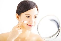 13 loại mỹ phẩm, thực phẩm tuyệt đối không được bôi lên da mặt