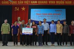 Tài trợ 10 bồn Biogas cho các gia đình hoàn cảnh khó khăn