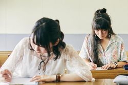 5 người Trung Quốc bị bắt vì chụp trộm đề thi đại học ở Nhật Bản