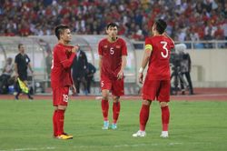 Tin bóng đá Việt Nam vs UAE: Sốt vé chợ đen trận VN và UAE. Tiền vệ UAE muốn rời Hà Nội với 3 điểm