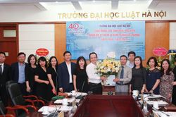 Ông Trịnh Văn Quyết xúc động về lại căn phòng ký túc xá thuở sinh viên