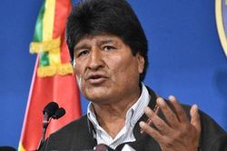 Sau khi từ chức, Tổng thống Bolivia bỏ chạy sang Mexico giữa đêm