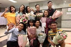 San 'Hoa Hồng' rò rỉ ảnh mặc áo bầu, ấp ôm vỗ về phi công trẻ: Có khi nào Thái gặp đại nạn?
