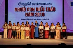 TPHCM: Tuyên dương 48 gương 'Người con hiếu thảo' 2019