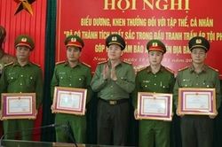 Công an tỉnh Nam Định khen thưởng 6 tập thể, 26 cá nhân