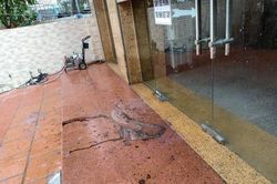 Ném chất bẩn vào nhà người khác bị xử lý thế nào?
