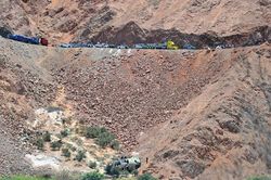 Xe buýt lao xuống khe núi ở Peru, cháy bệnh viện tại Kenya