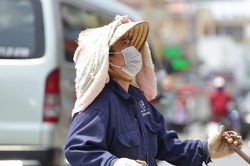Hà Nội ô nhiễm nghiêm trọng: Dân than khó thở