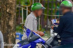 Trước trận Việt Nam - UAE: 'Chợ đen' náo nhiệt, giá vé vẫn cao gấp 4 lần