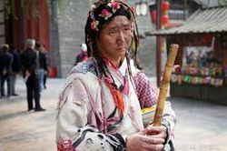 Làm ăn xin suốt 8 năm, chàng trai mua nhà thành phố, lấy vợ đẹp