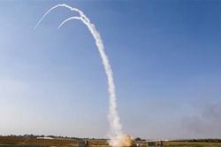 Palestine và Israel giao đấu tên lửa đỏ rực bầu trời Gaza