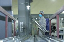 Chuyên gia cảnh báo tác hại của ống nhựa trôi nổi, không đảm bảo