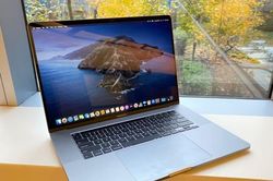 Apple 'trình làng' MacBook Pro 16 inch mới, loại bỏ bàn phím 'bướm'