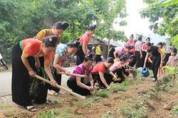 Phụ nữ Mường La xây dựng gia đình '5 không, 3 sạch'