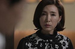 Ngày tôi sinh con, mẹ chồng từ đâu trở về khóc lóc xin tha thứ