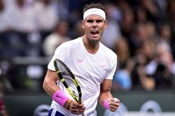 Nadal thoát hiểm trước Medvedev tại ATP Finals