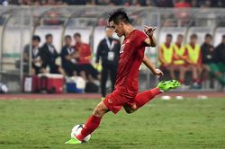 Tiến Linh sút xa tung lưới UAE