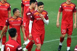 Đoàn Văn Hậu 'đô con' trông thấy, fan khen nhìn như cầu thủ châu Âu thực thụ