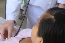 Cấp cứu kịp thời cho người bệnh u nang buồng trứng và u xơ tử cung to trên nền nhiều bệnh nguy hiểm
