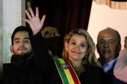 Bolivia có tổng thống lâm thời, ông Morales thề tiếp tục đấu tranh