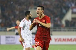 Đánh bại UAE, tuyển Việt Nam lên đầu bảng