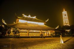 Khám phá vẻ đẹp về đêm của ngôi chùa lớn nhất Việt Nam