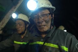Cùng nhà báo Lại Văn Sâm, MC Thảo Vân trải nghiệm 'sống ở mỏ'