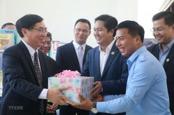 Việt Nam tặng 500 đầu sách cho Thư viện tỉnh Kampong Speu