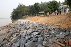 Phú Thọ: Thấp thỏm lo sợ sạt lở đê kè, nguy cơ vỡ đập mùa mưa bão