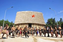Gia Lai phục dựng nghi lễ lên nhà Rông mới của đồng bào Bahnar