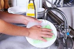 Sai lầm khủng khiếp khi rửa bát đũa khiến cả nhà mang bệnh