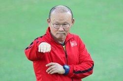 Việt Nam vs UAE: Màn độc thoại kỳ lạ và quái chiêu của HLV Park!