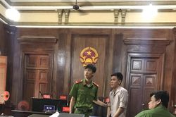 Heroin cộng bột trắng chợ Kim Biên ép thành 6 bánh đem bán