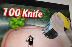 YouTuber NTN thả 100 con dao nhọn từ lầu cao để kiếm view