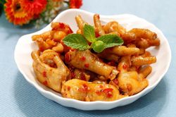 Chân gà om bia, món nhậu lai rai ngày mát trời