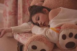 Jennie BLACKPINK 'đẹp hớp hồn' trong loạt ảnh hậu trường của MV 'Solo'