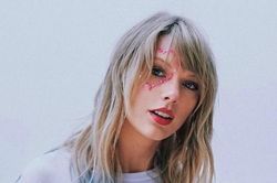 Taylor Swift nhờ fan can thiệp khi không được phép biểu diễn nhiều ca khúc của chính mình