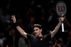 Phục thù Djokovic, Federer lần thứ 16 vào bán kết ATP Finals