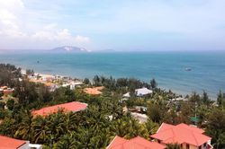 Du lịch 'bất động' vì titan