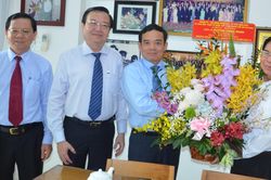 Lãnh đạo TPHCM thăm các nhà giáo tiêu biểu