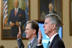 Luận tội Tổng thống Mỹ: Hạ viện điều trần công khai, ông Trump bất lợi đủ đường?