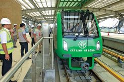 Nhân viên, lái tàu bỏ việc vì đường sắt Cát Linh – Hà Đông chậm